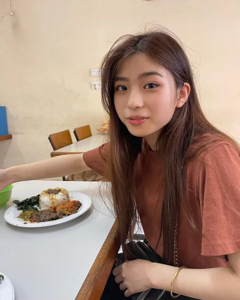 Yuri, gadis Jepang yang menjalin hubungan dengan lelaki Riau. (Instagram/@rir7745)