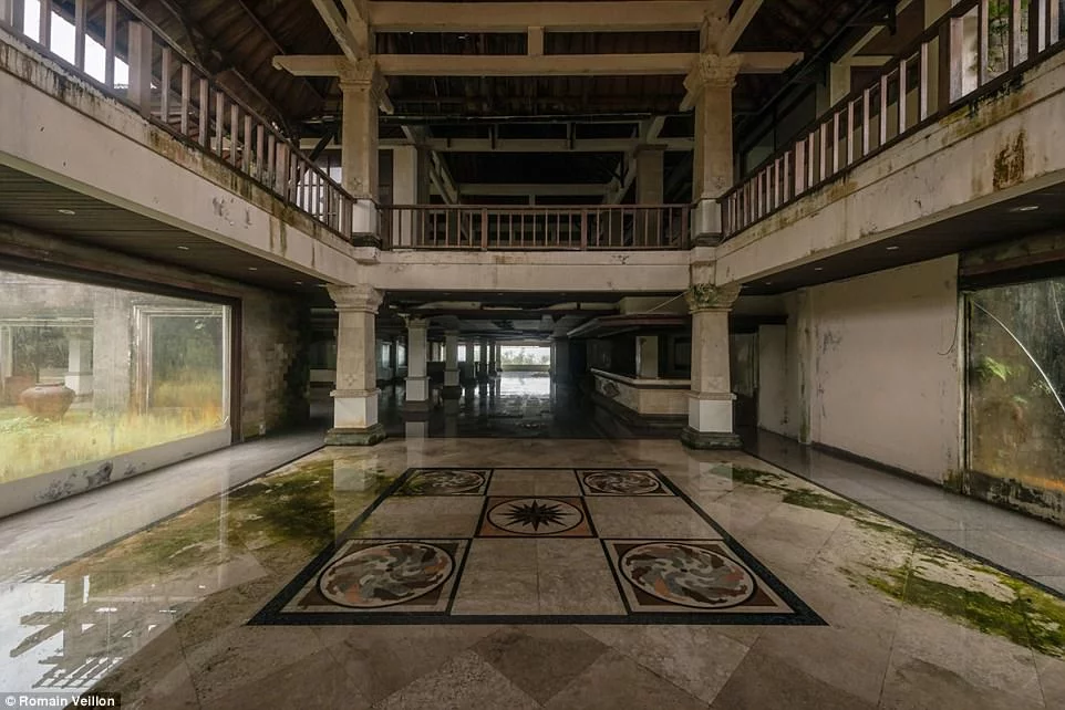 hotel terbengkalai milik Tommy Soeharto di Bali