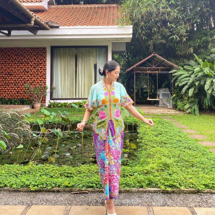 model kebaya modern simple