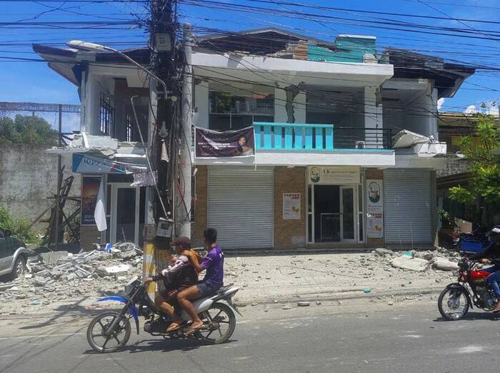 Bangunan hancur saat Gempa Filipina (AP Photo)