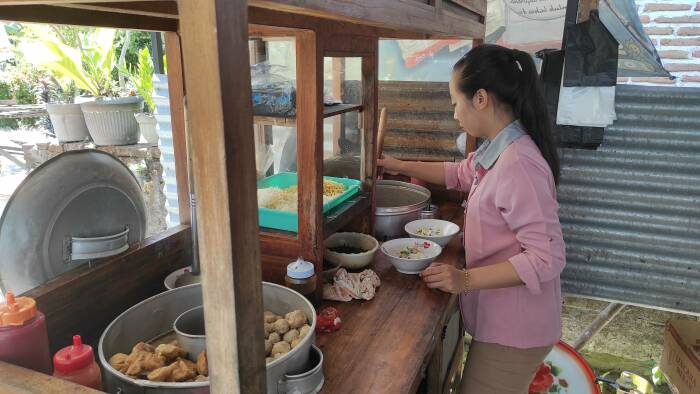 Bakso murah seporsi cuma Rp5 ribu. (Pramita Kusumaningrum/Z Creators) bakso