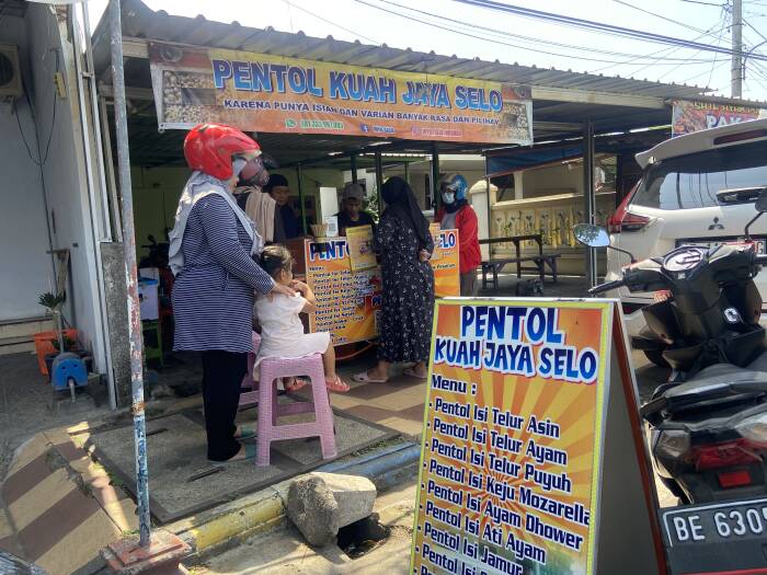 Gila Jualan Pentol Di Pinggir Jalan Penghasilannya Nyaris Setara