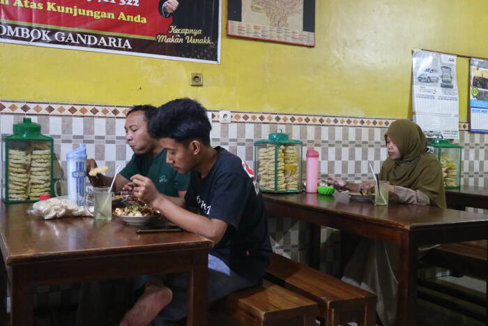 kupat tahu pak gombloh