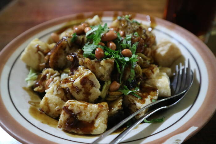 kupat tahu pak gombloh