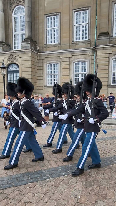 pengawal istana amalienborg