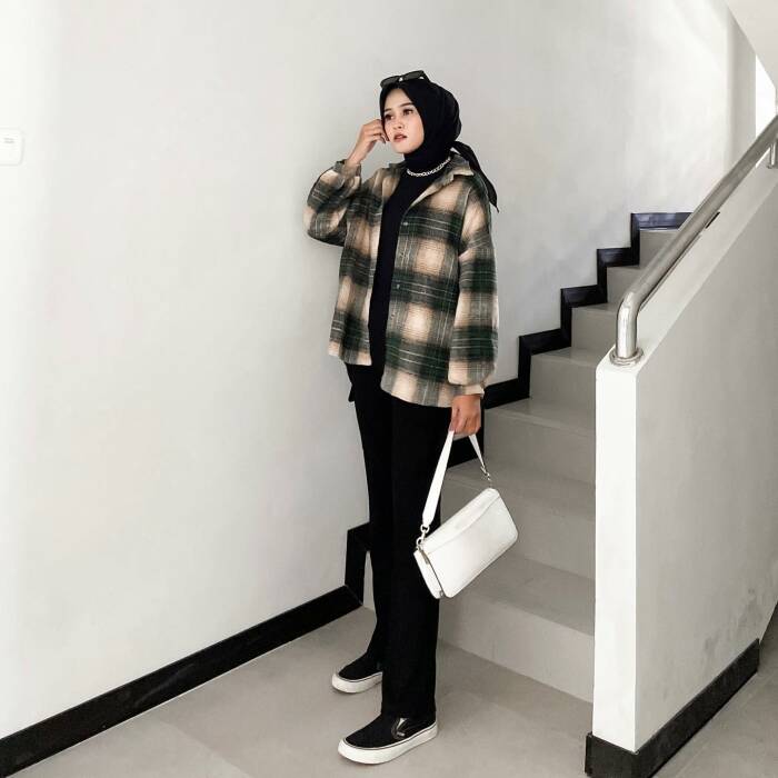 ootd hijab kemeja kotak kotak