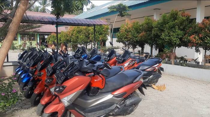 parkir motor sesuai warna