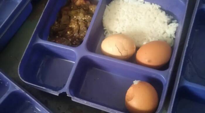 Makanan napi Lapas Salemba tanpa lauk (Instagram/jadetabek.info)