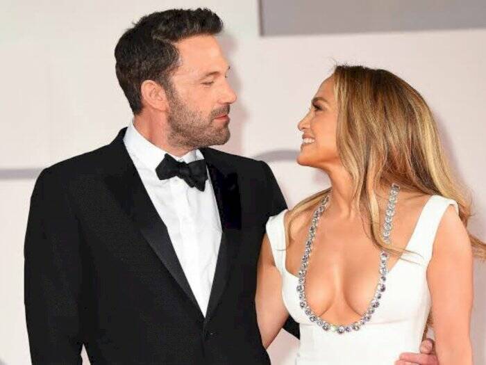 Ben Affleck dan Jennifer Lopez. (Twitter/@ChristelJlover)