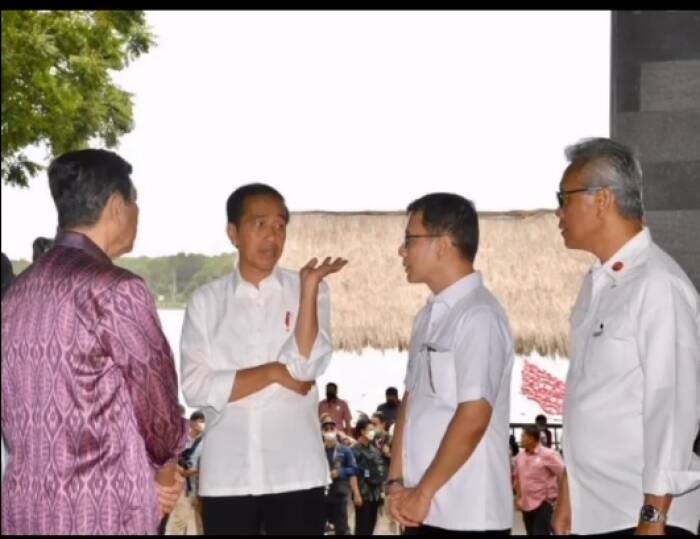 Kunjungan presiden Joko Widodo ke Taman Hutan Raya, Denpasar, Bali didampingi ketua tim Wishnutama Kusbandio pada Kamis (6/10/2022). (Instagram/wihnutama).