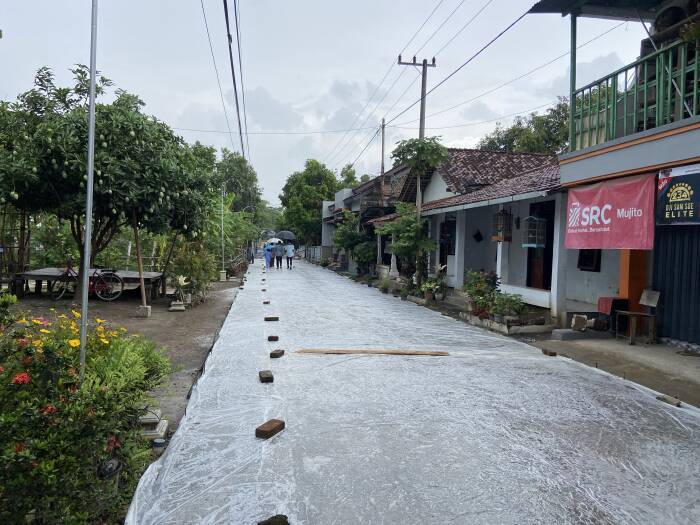 jalan diperbaiki