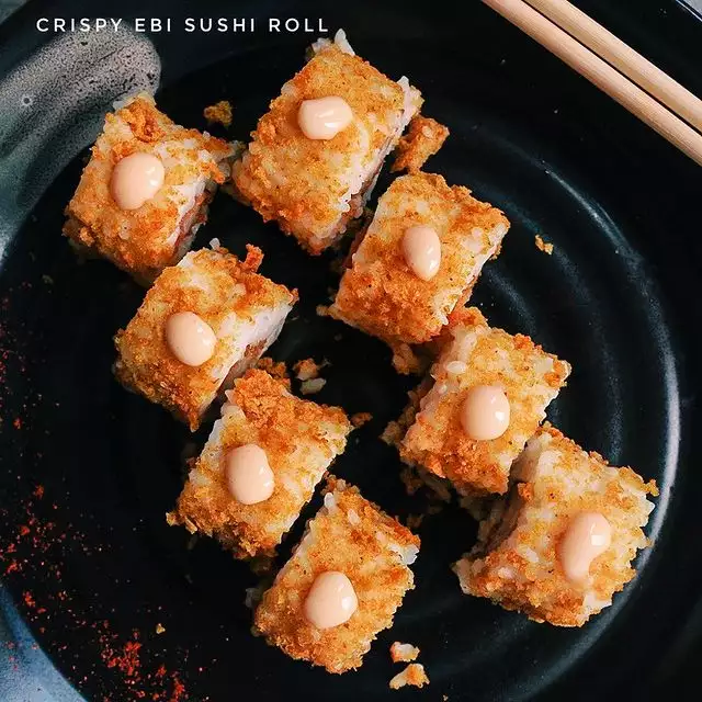 crispy ebi sushi mentail roll