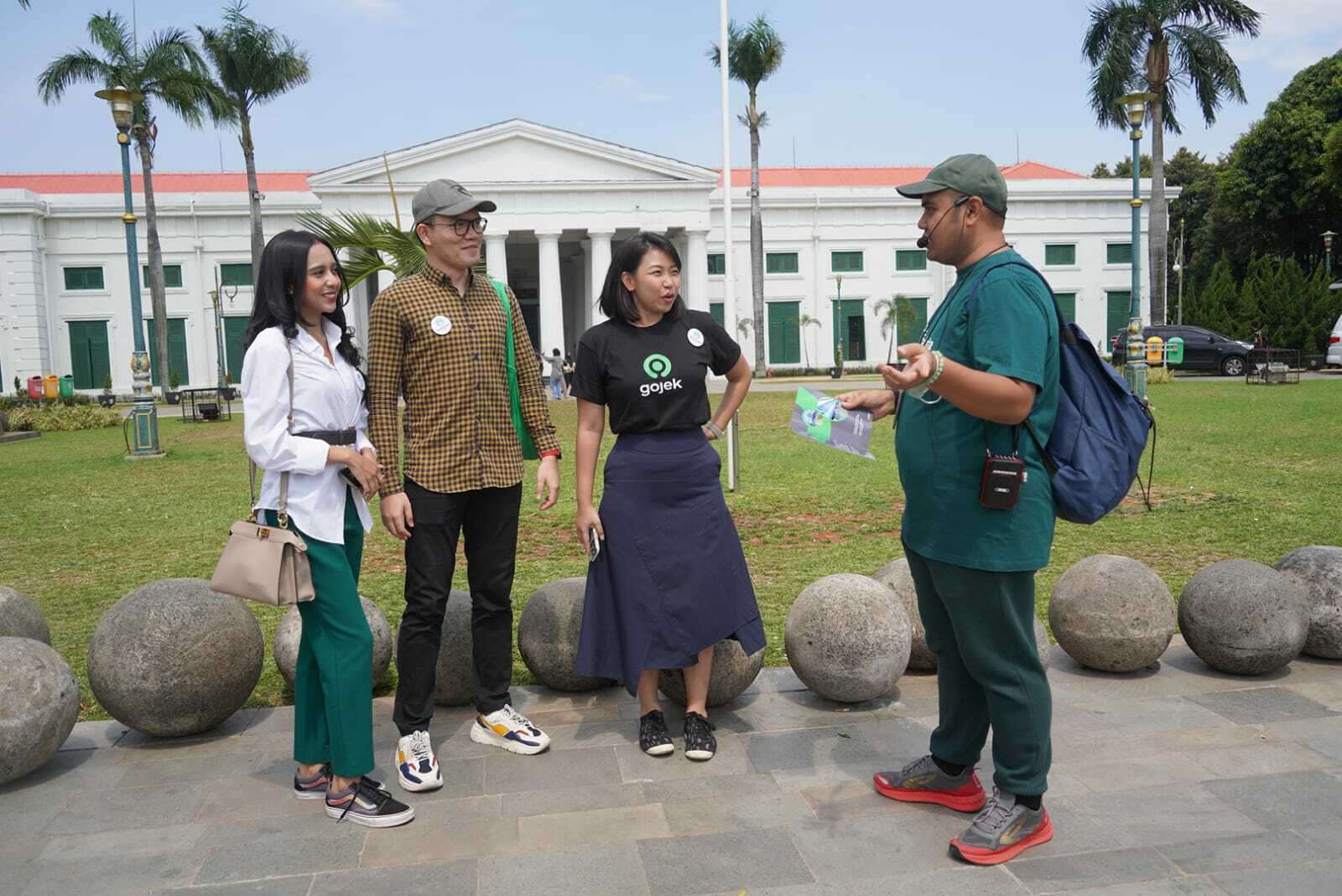 City Tour digelar Gojek memperkenalkan GoTransit untuk memudahkan warga jangkau tempat wisata. (Indozone.id)