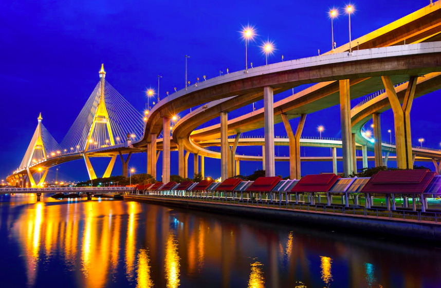 Jembatan gantung Bhumibol di Thailand