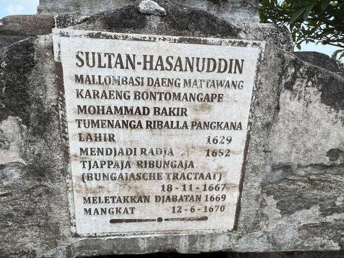 makam sultan hasanuddin