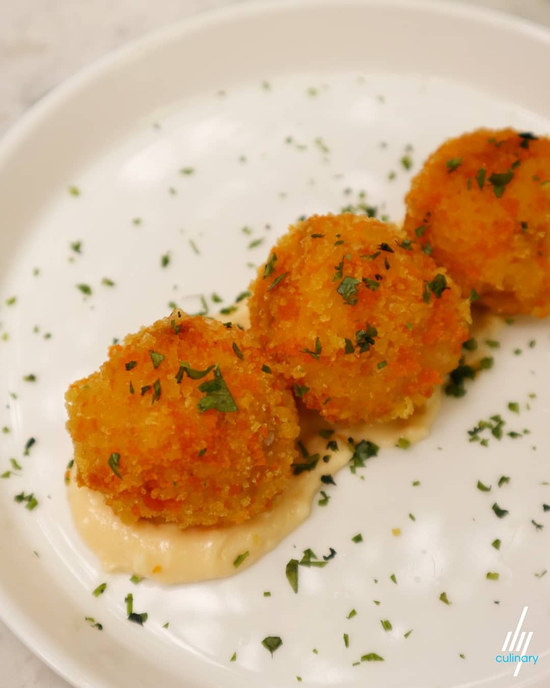 brulee bomb (Instagram/dayatculinary_)