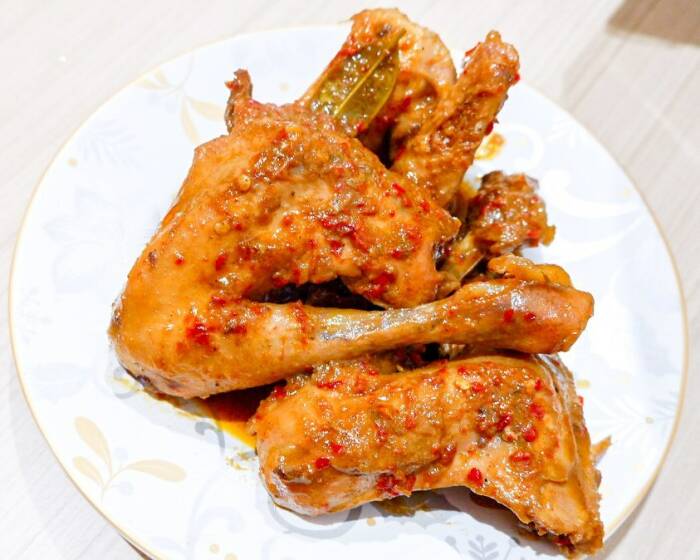 Ayam bumbu merah (Instagram/@piyopi.recipe) ayam bumbu merah
