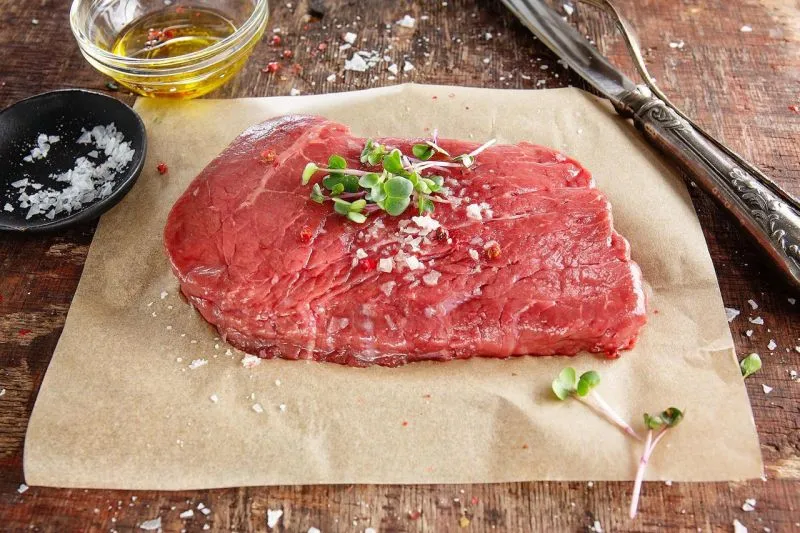 Ilustrasi daging sapi (Freepik.com) cara simpan daging sapi (Freepik.com)