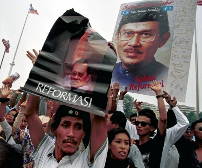 Dukungan terhadap Anwar Ibrahim saat terjadi unjuk rasa di Malaysia.