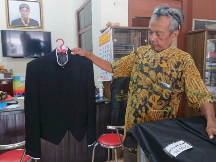 Pesan baju adat di Busana Jawi Suratman. (Z Creators/Eko Haryanto) busana jawi suratman