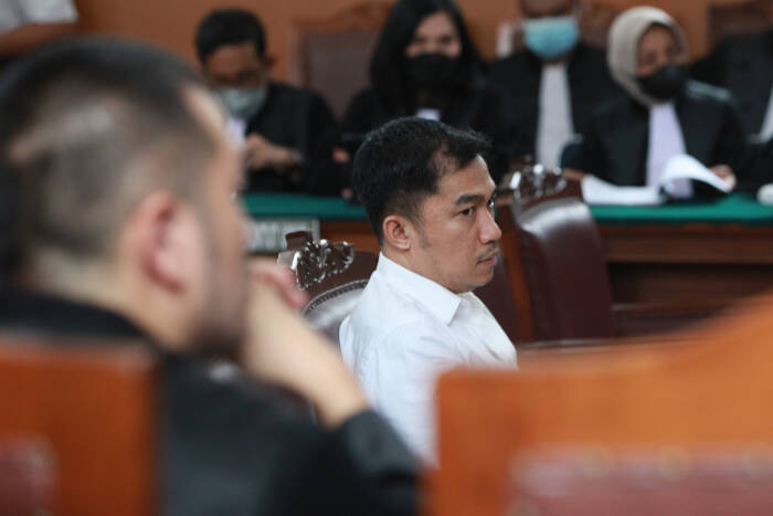 Arif Rachman Arifin (tengah) saat menjalani sidang lanjutan di Pengadilan Negeri Jakarta Selatan.