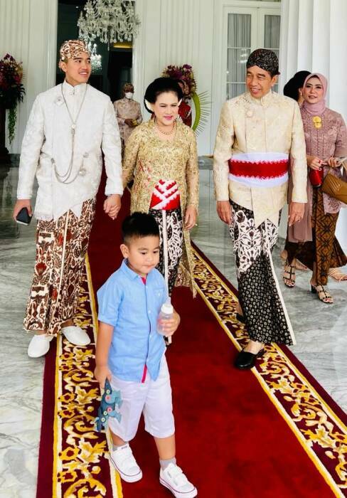 Anak kedua Bobby-Kahiyang tak mau paka beskap (Laily Rachev) Momen kocak anak kedua Bobby-Kahiyang