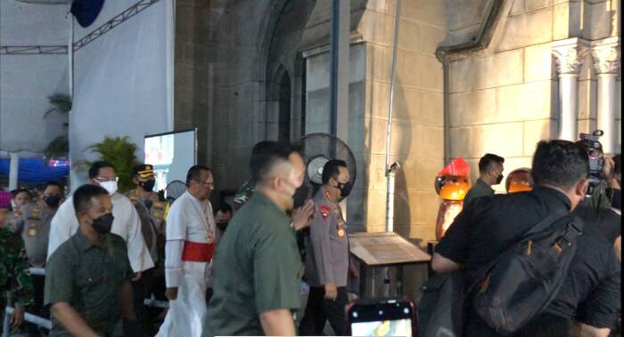 Panglima TNI dan Kapolri meninjau Gereja Katedral, Jakarta. (INDOZONE/Samsudhuha Wildansyah). Natal 2022
