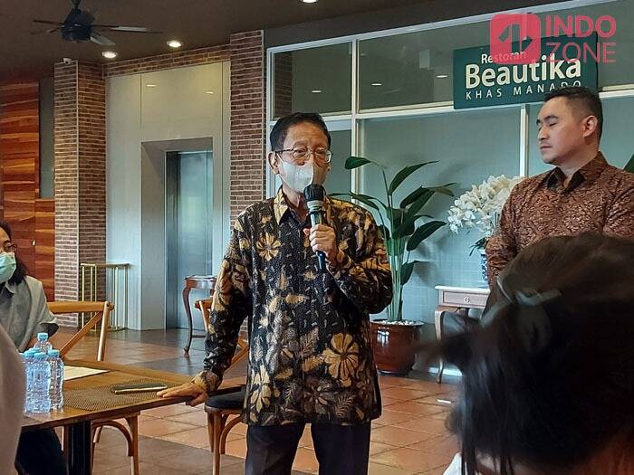 Dewan penasihat Satgas COVID-19 PB IDI Prof dr Zubairi Djoerban dalam acara Yayasan Kemitraan Indonesia Sehat (YKIS). (Indozone/Razdkanya Ramadhanty) manfaat sunat