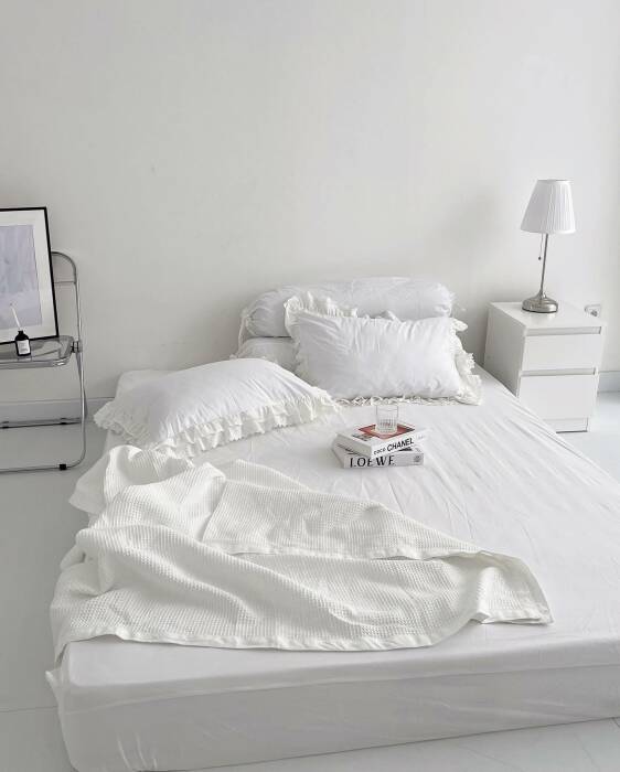 11 Dekorasi Kamar Tidur Sempit yang Aesthetic Minimalis, Simple