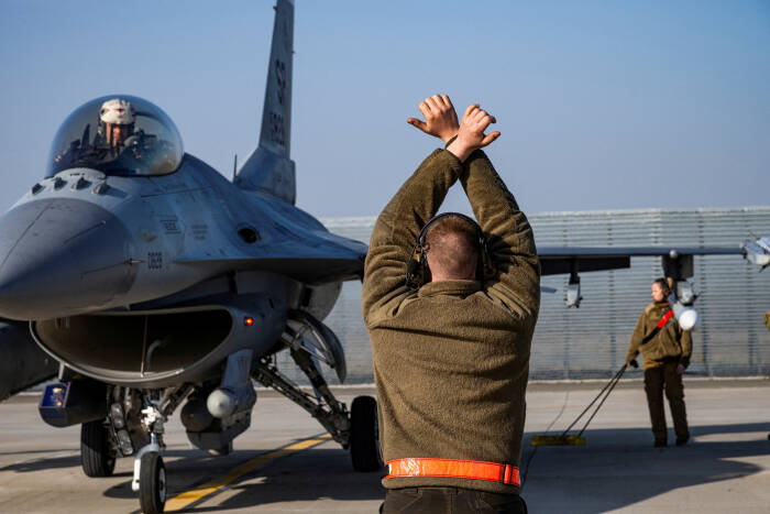 AS dilaporkan akan mengirim jet tempur F-16 ke Ukraina untuk membantu negara itu melawan Rusia. (U.S. Air Force/Senior Airman Ali Stewart/Handout via REUTERS)