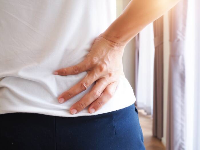 Ilustrasi osteoporosis (freepik/kittima05) manfaat mengonsumsi kacang hijau