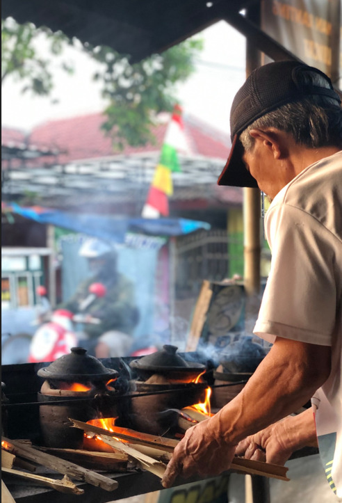 Soerabi Abah Kuliner Legendaris Bandung Dimasaknya Tanpa Kompor Indozone Food