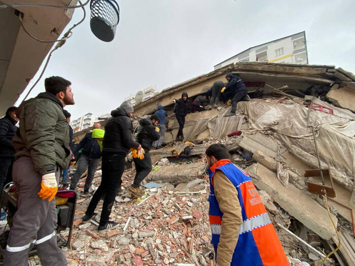 Gempa M 7,8 guncang Turki. (REUTERS/Sertac Kayar) Gempa M 7,8 guncang Turki.