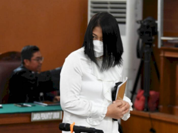 Terdakwa kasus pembunuhan Brigadir J, Putri Candrawathi di Pengadilan Negeri Jakarta Selatan. (ANTARA FOTO/Akbar Nugroho Gumay)