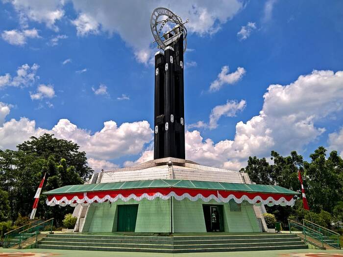 Taman Tugu Khatulistiwa Kota Pontianak.