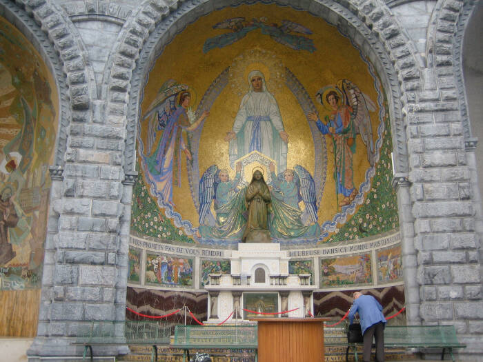 Lourdes di Prancis, tempat ziarah umat Katolik terkenal di dunia. (Z Creators/Alan Munandar) prancis