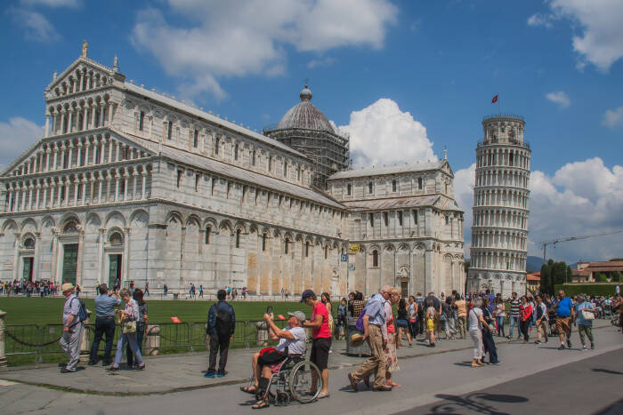 Menara Condong Pisa di Italia