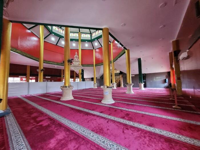 Penampakan Masjid  Cheng Ho yang Berarsitektur Tionghoa (Z Creators/Bhekti Setyowibowo)