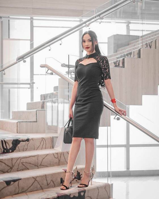 Sosok dan profil Lycie Joanna Jon Sen, Puteri Indonesia 2019 jadi calo tiket konser Coldplay